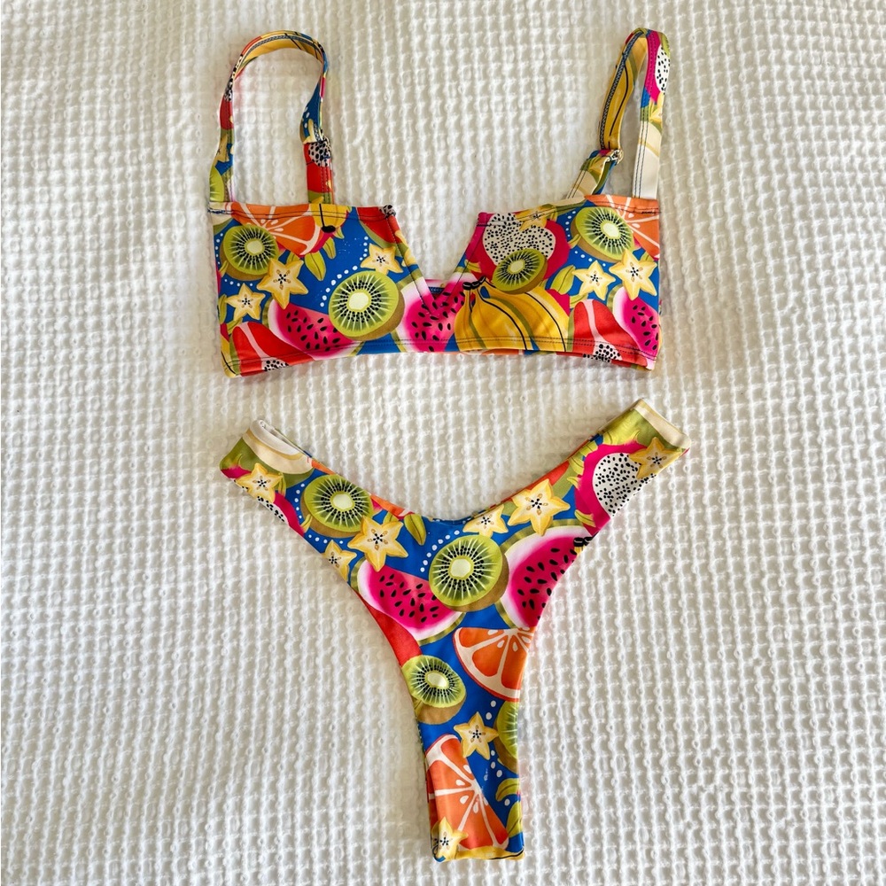 Nuera Swim Las Fruitas Top and Bottom Small with matching Cover Up